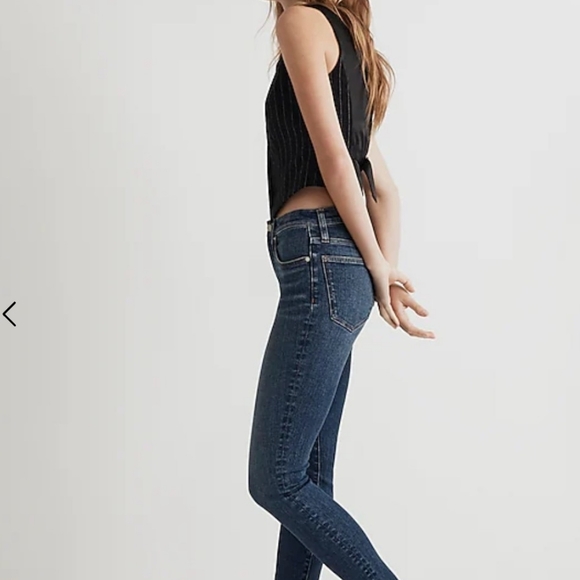 9" Mid-Rise Skinny Jeans in Ravine Wash - Picture 3 of 6